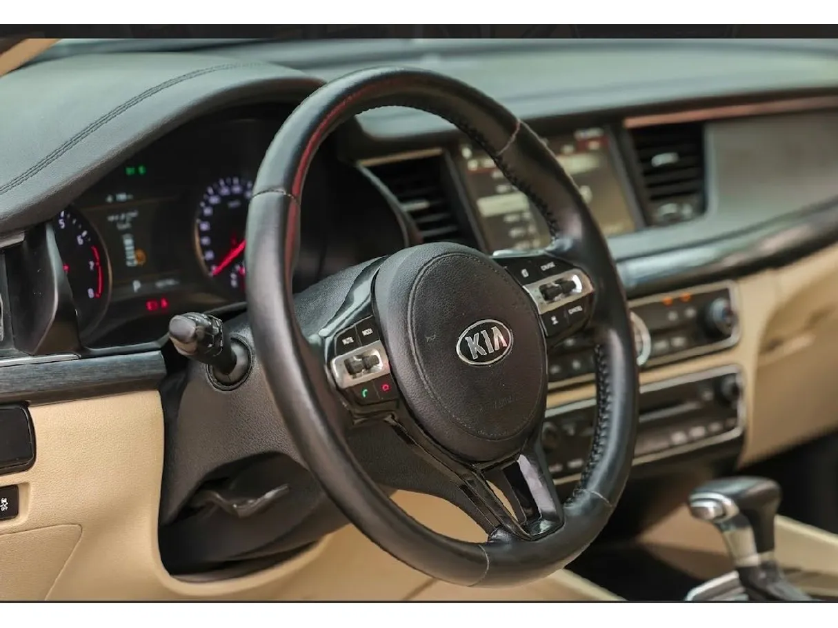 Car image 25