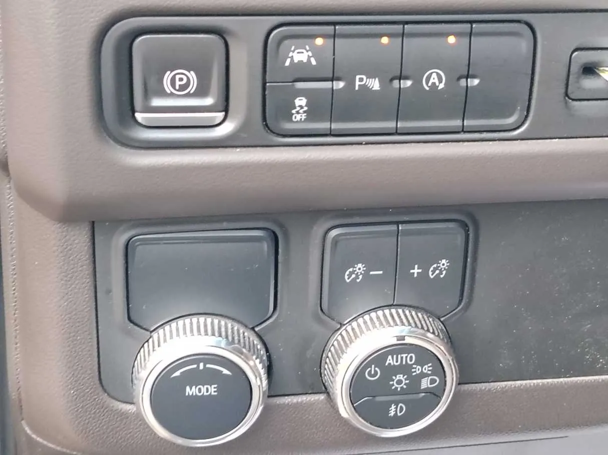 Car image 26