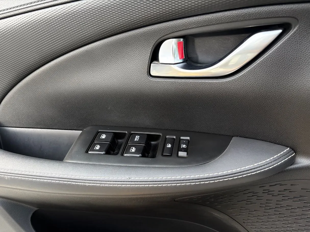 Car image 26