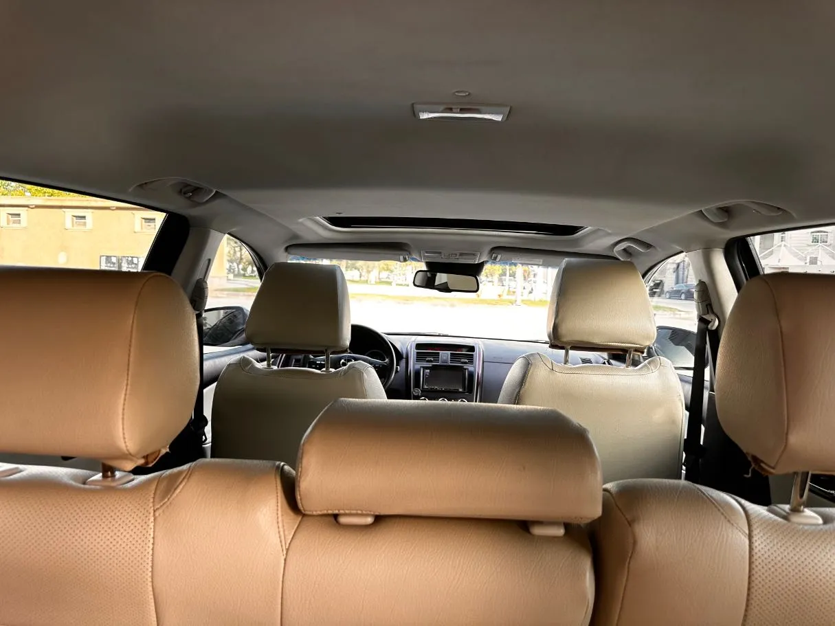 Car image 16
