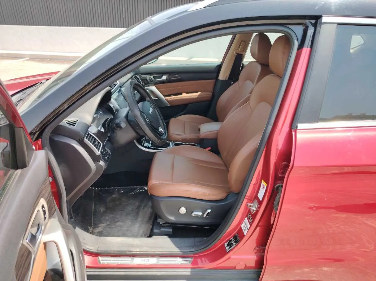 Car image 13