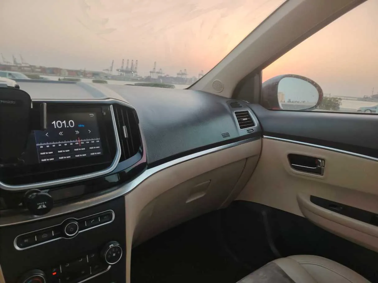Car image 30