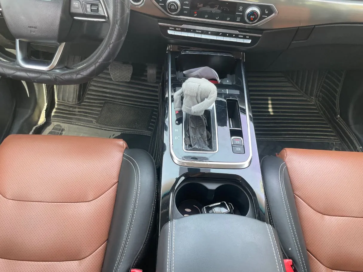 Car image 18
