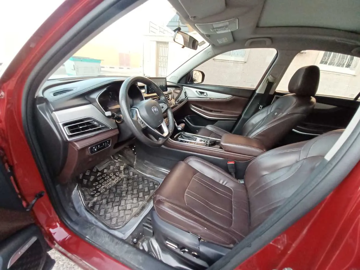 Car image 10