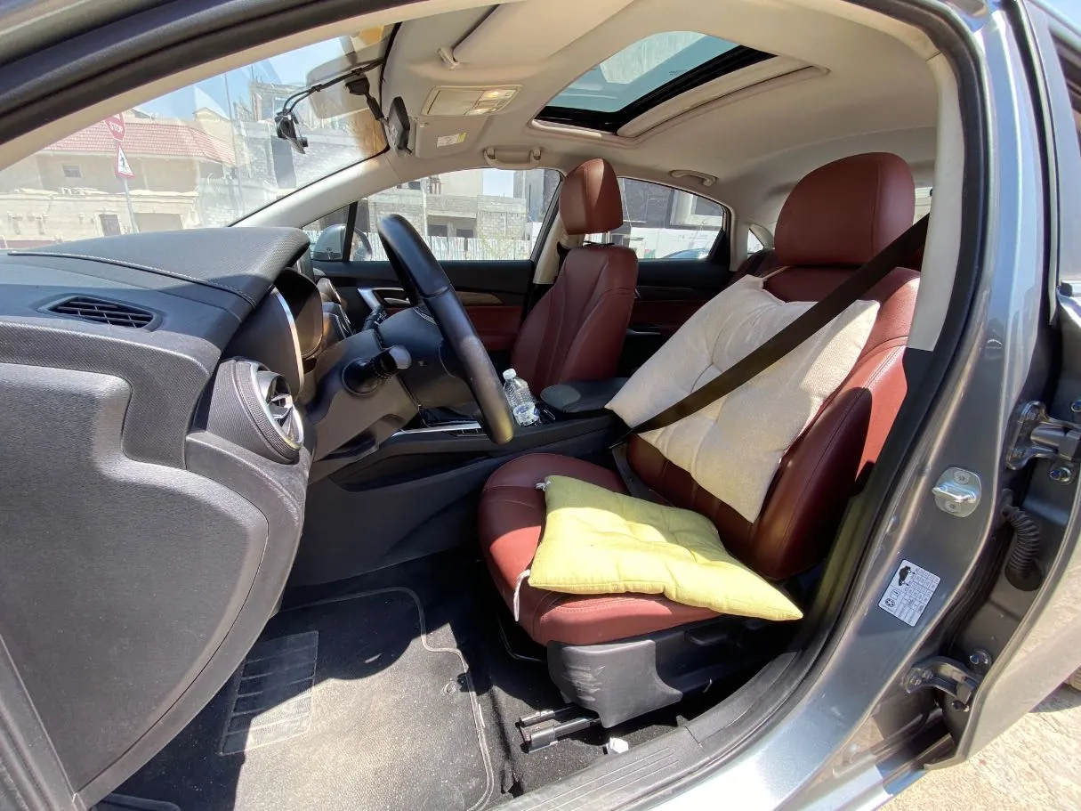 Car image 11