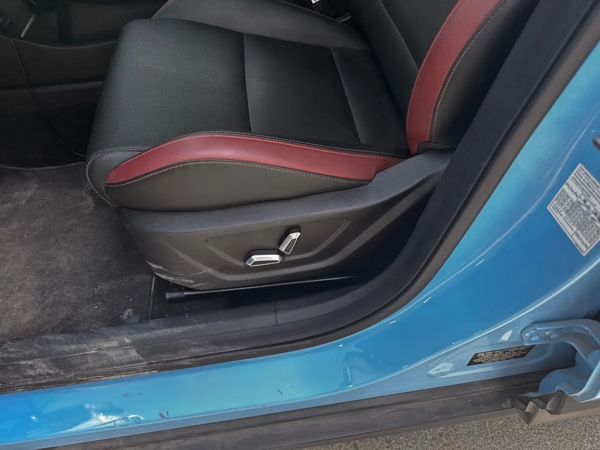 Car image 27