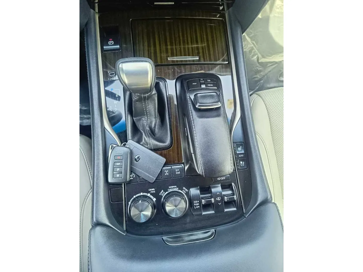 Car image 23