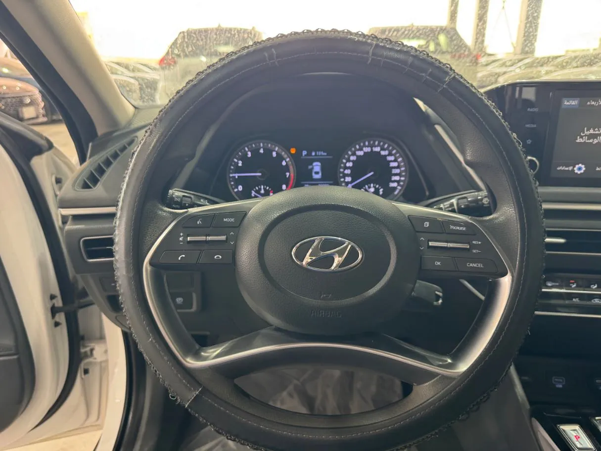 Car image 17