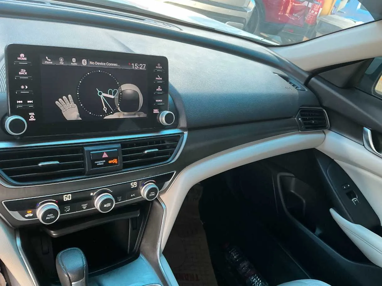 Car image 11