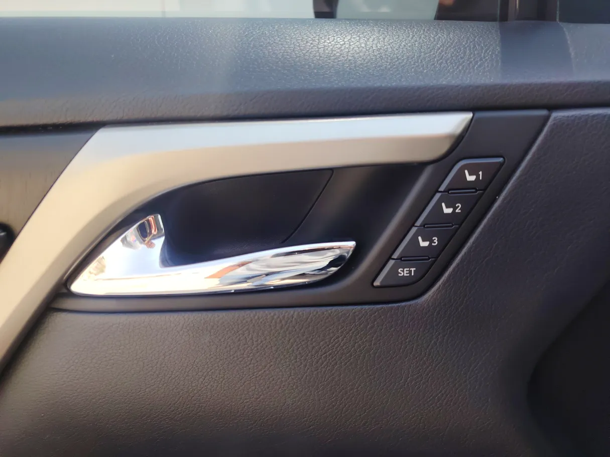 Car image 28