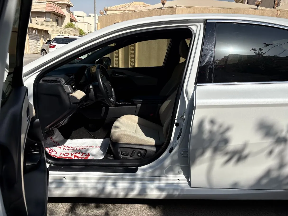 Car image 11