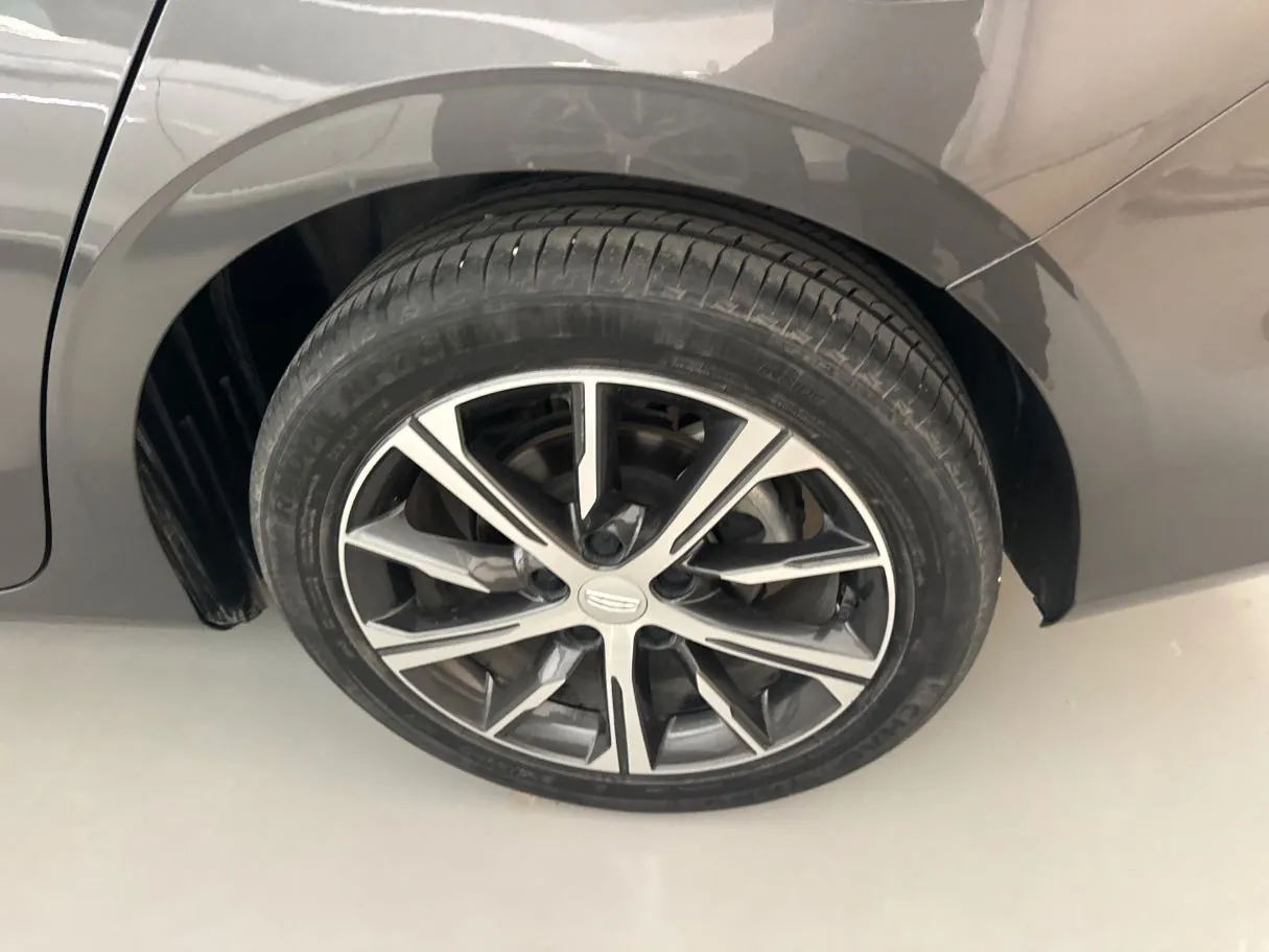 Car image 7