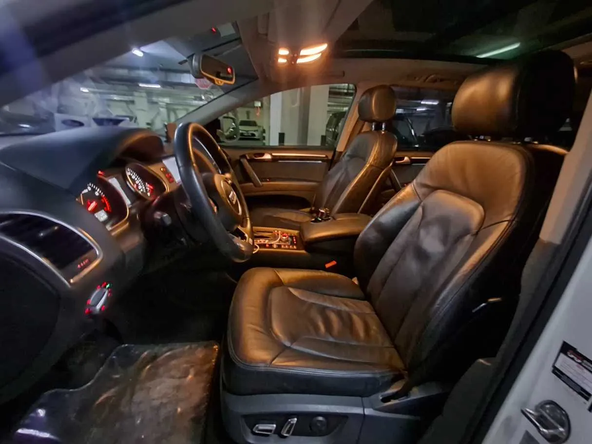Car image 12
