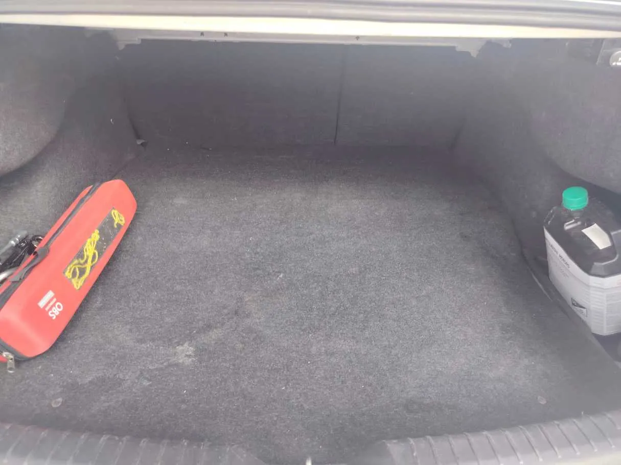 Car image 26