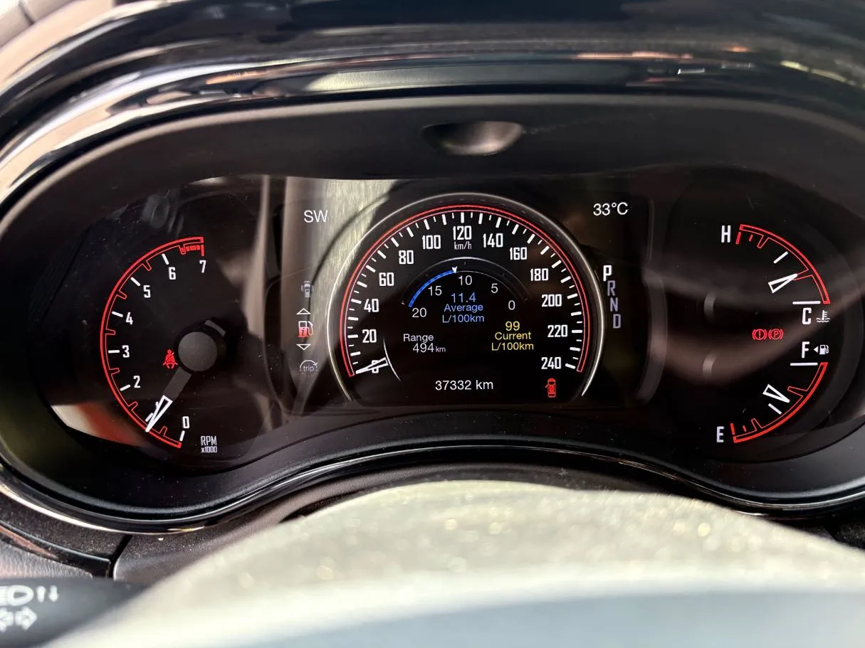 Car image 14