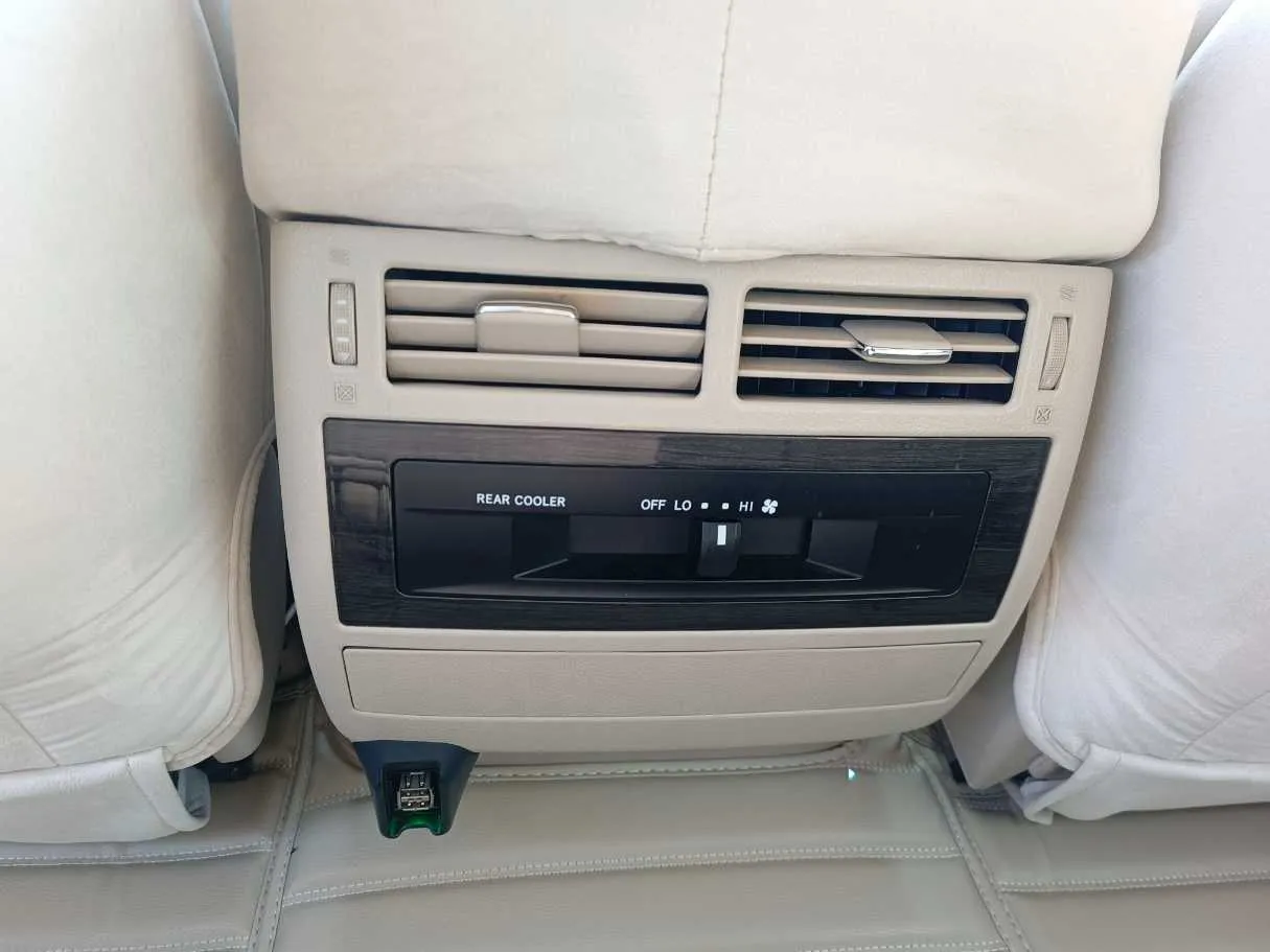 Car image 37