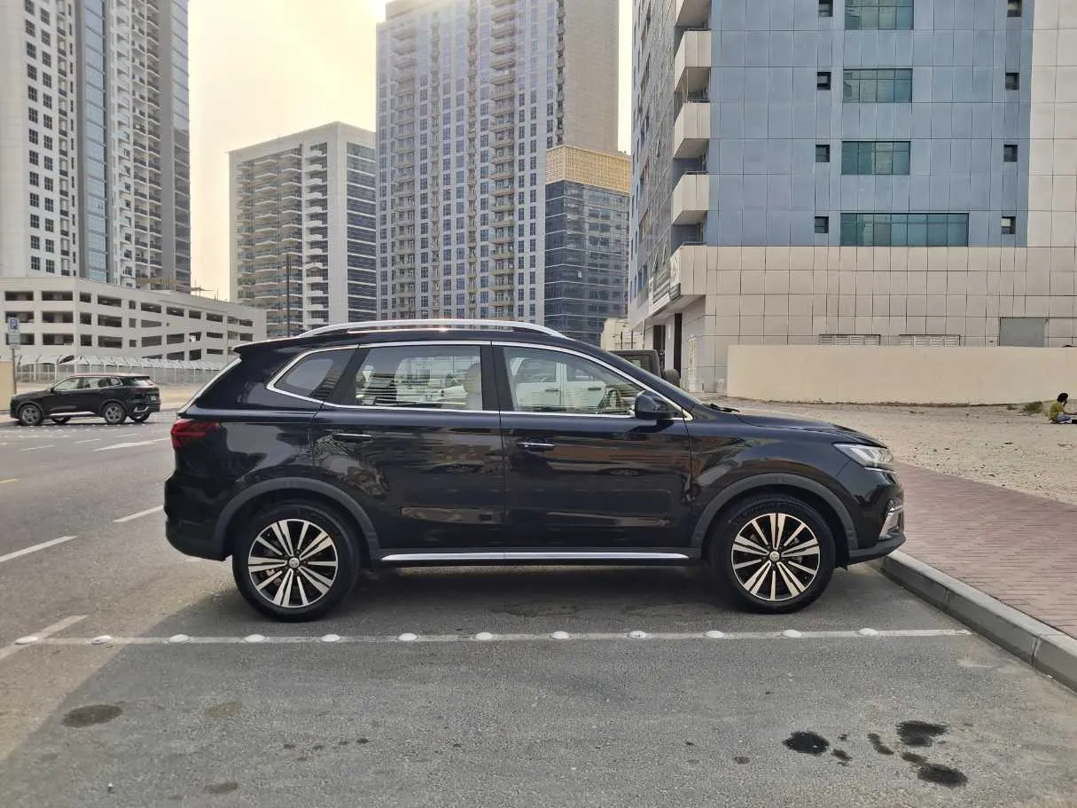 Car image 8