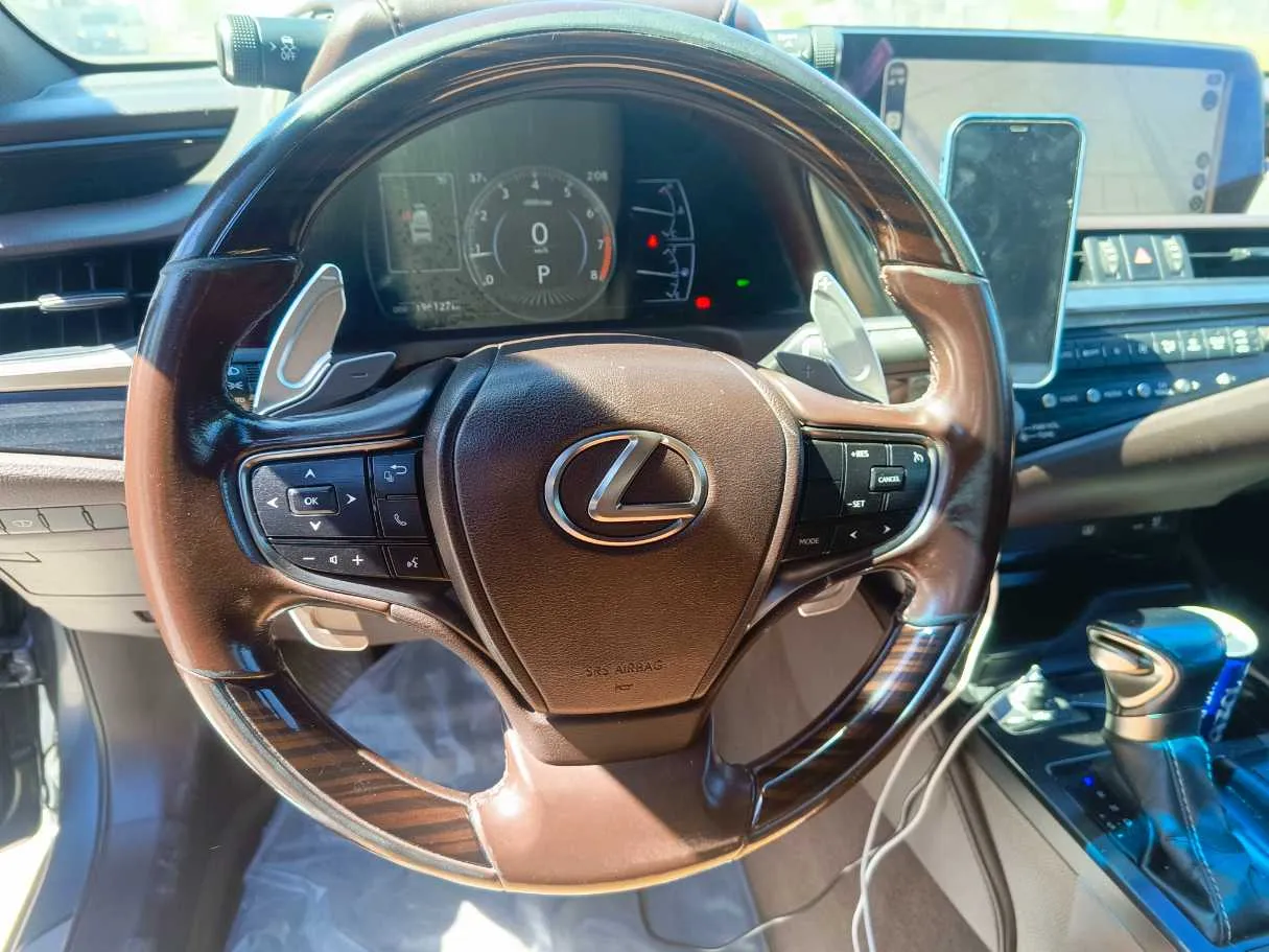 Car image 28