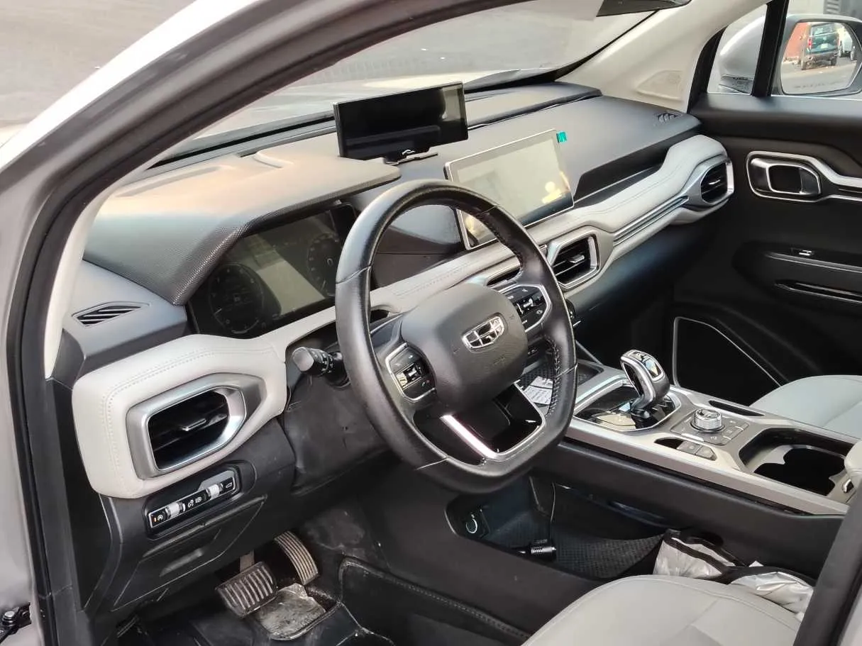 Car image 13