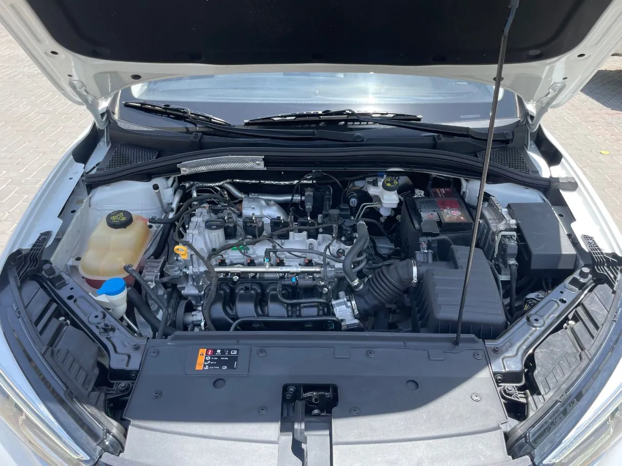 Car image 25