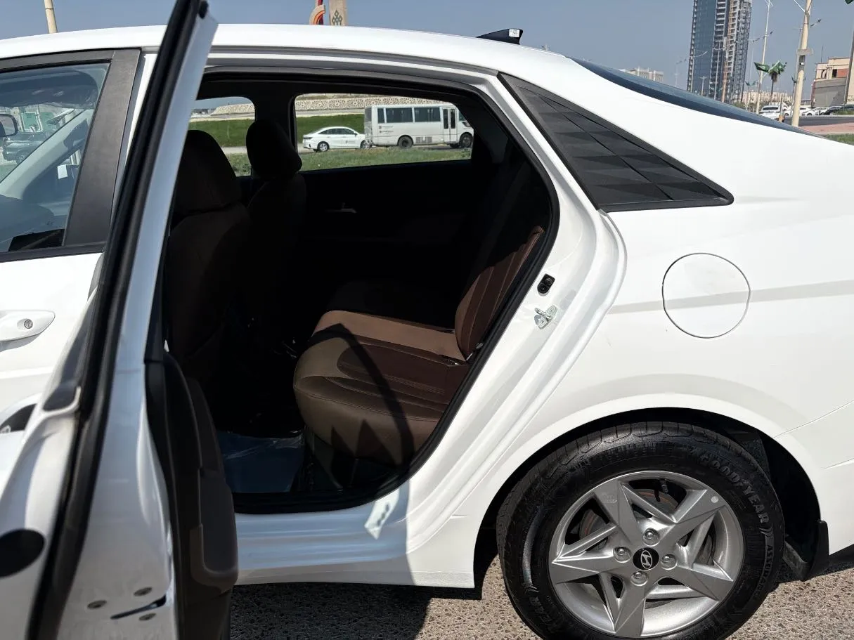 Car image 15