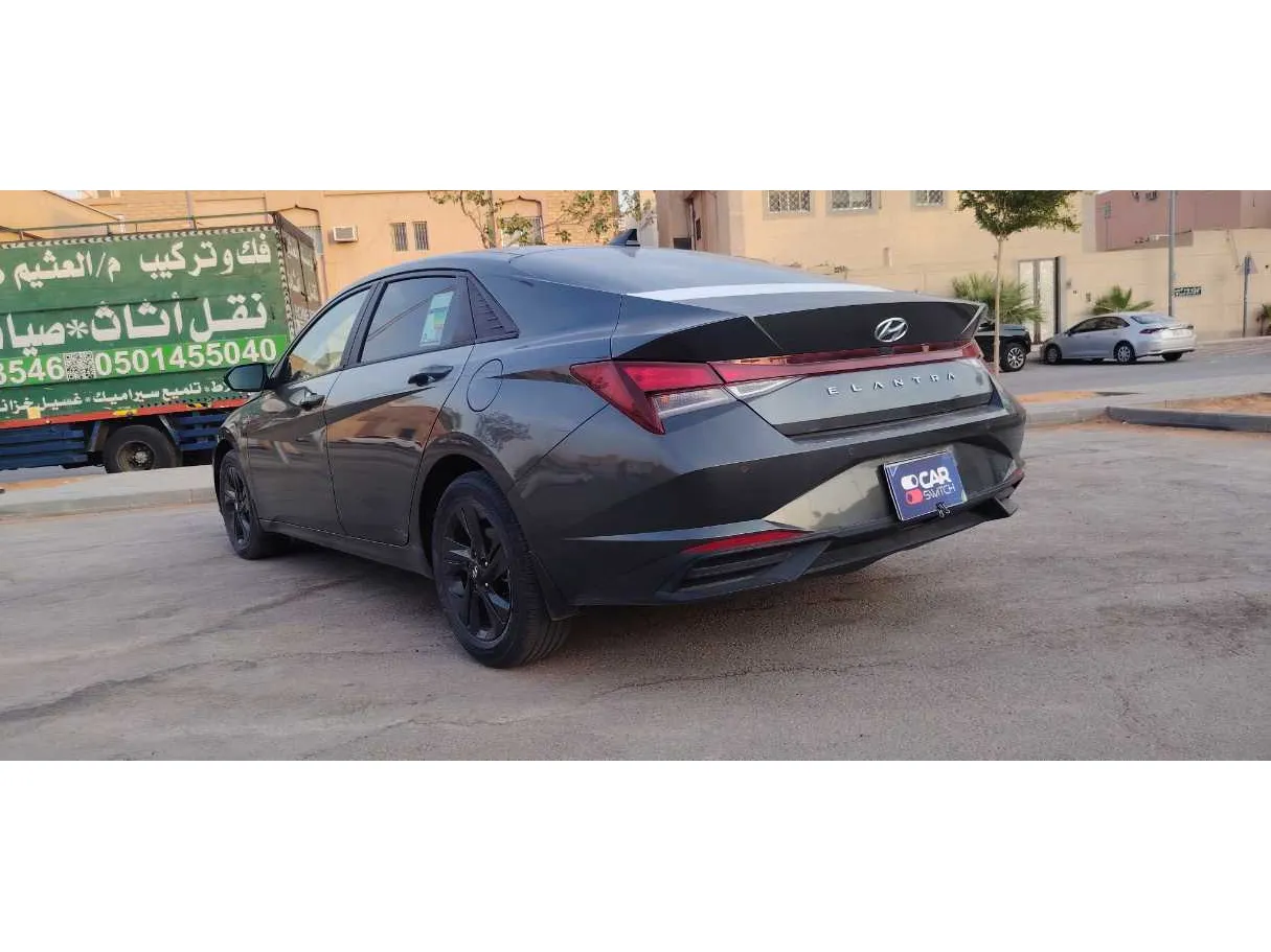 Car image 7