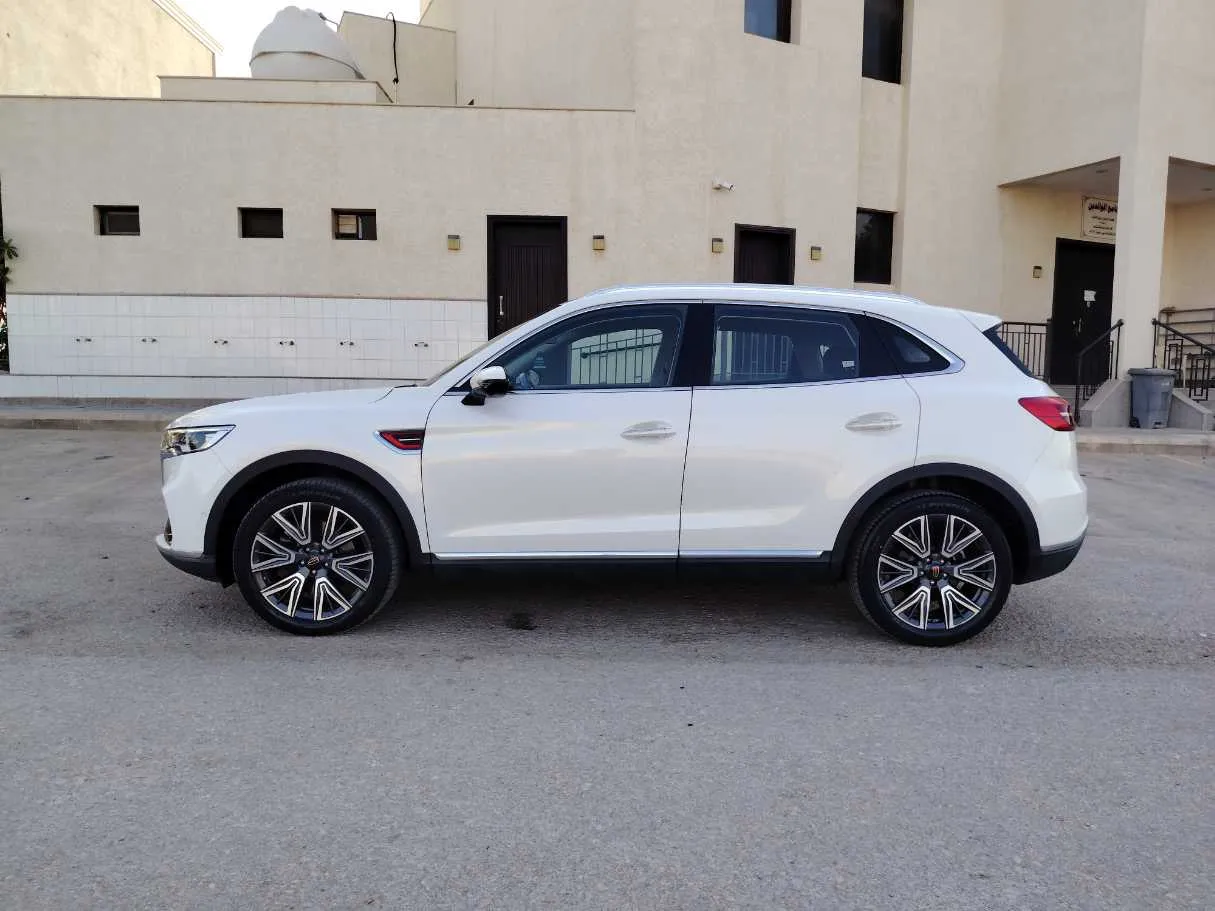 Car image 8
