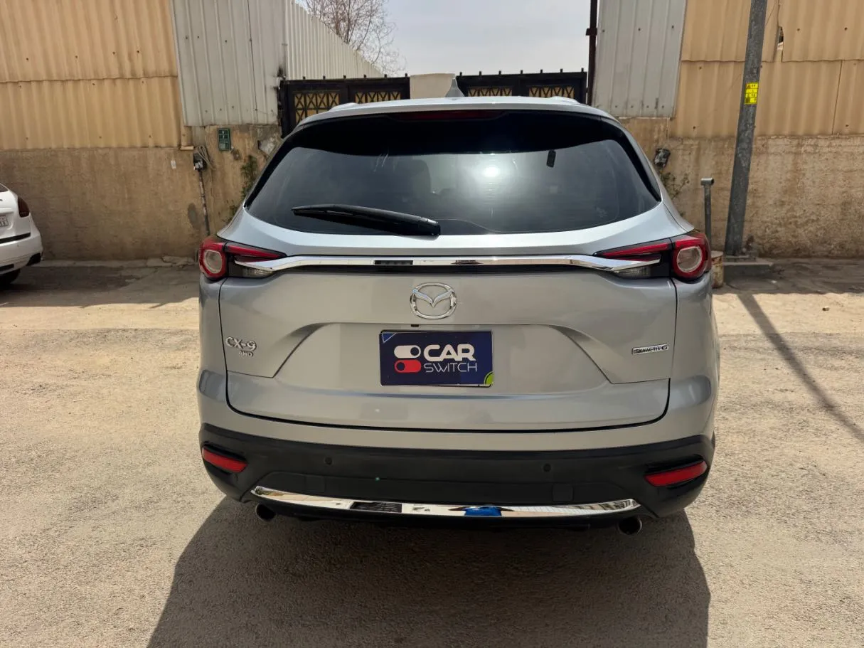 Car image 6