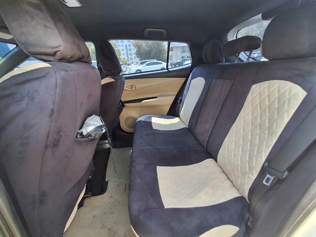 Car image 13