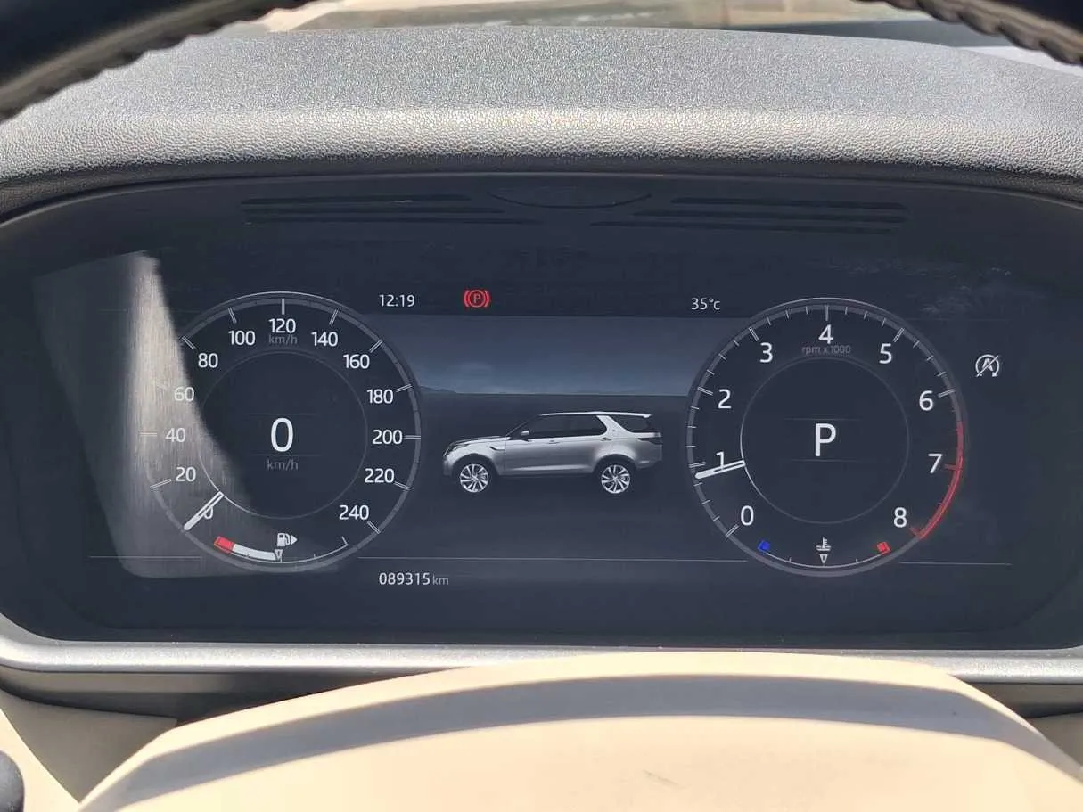 Car image 19