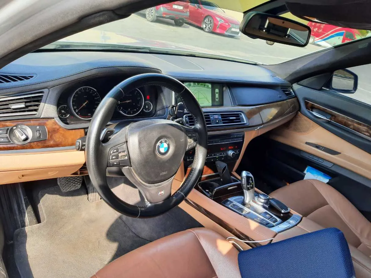 Car image 11