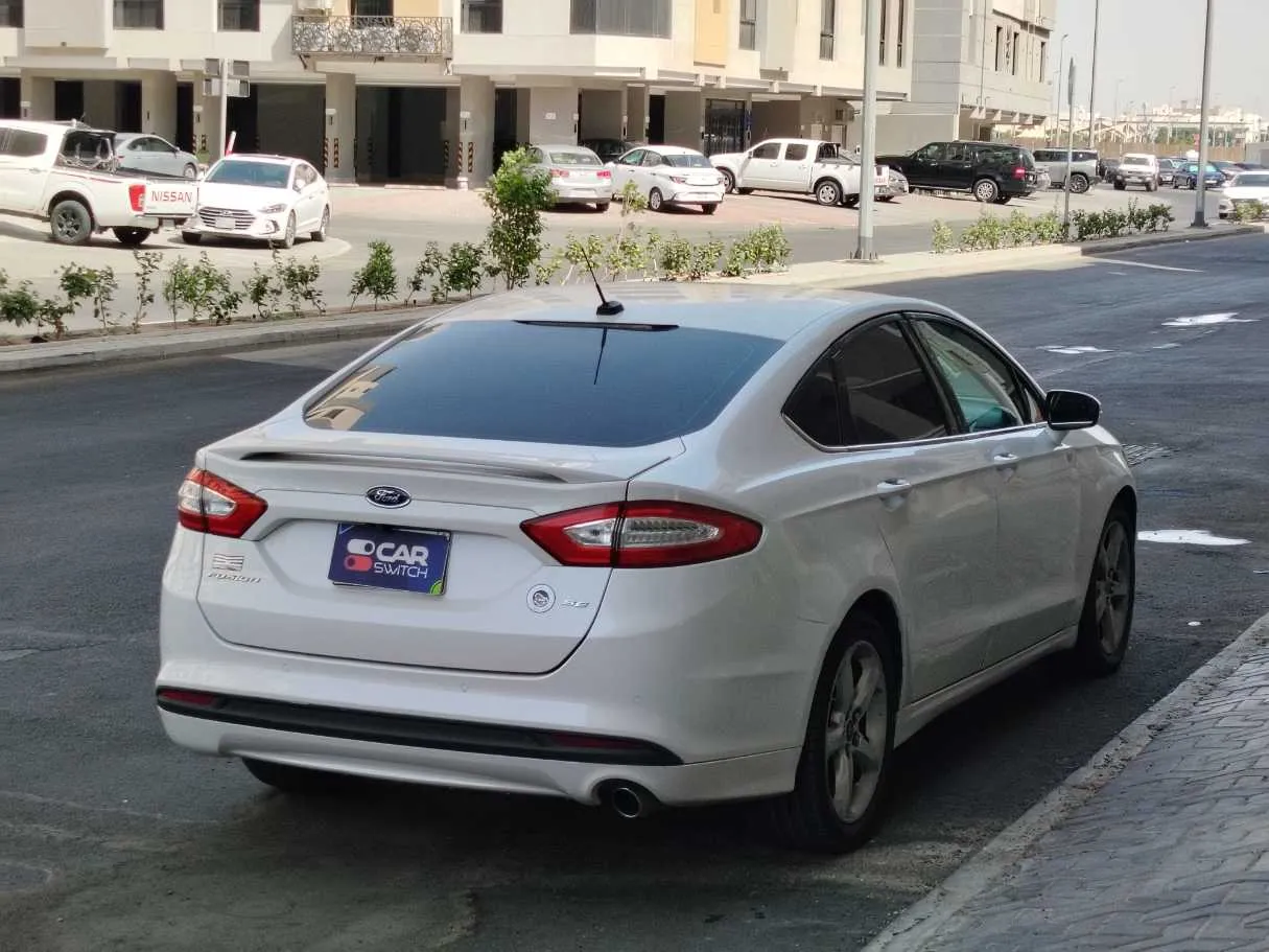 Car image 5