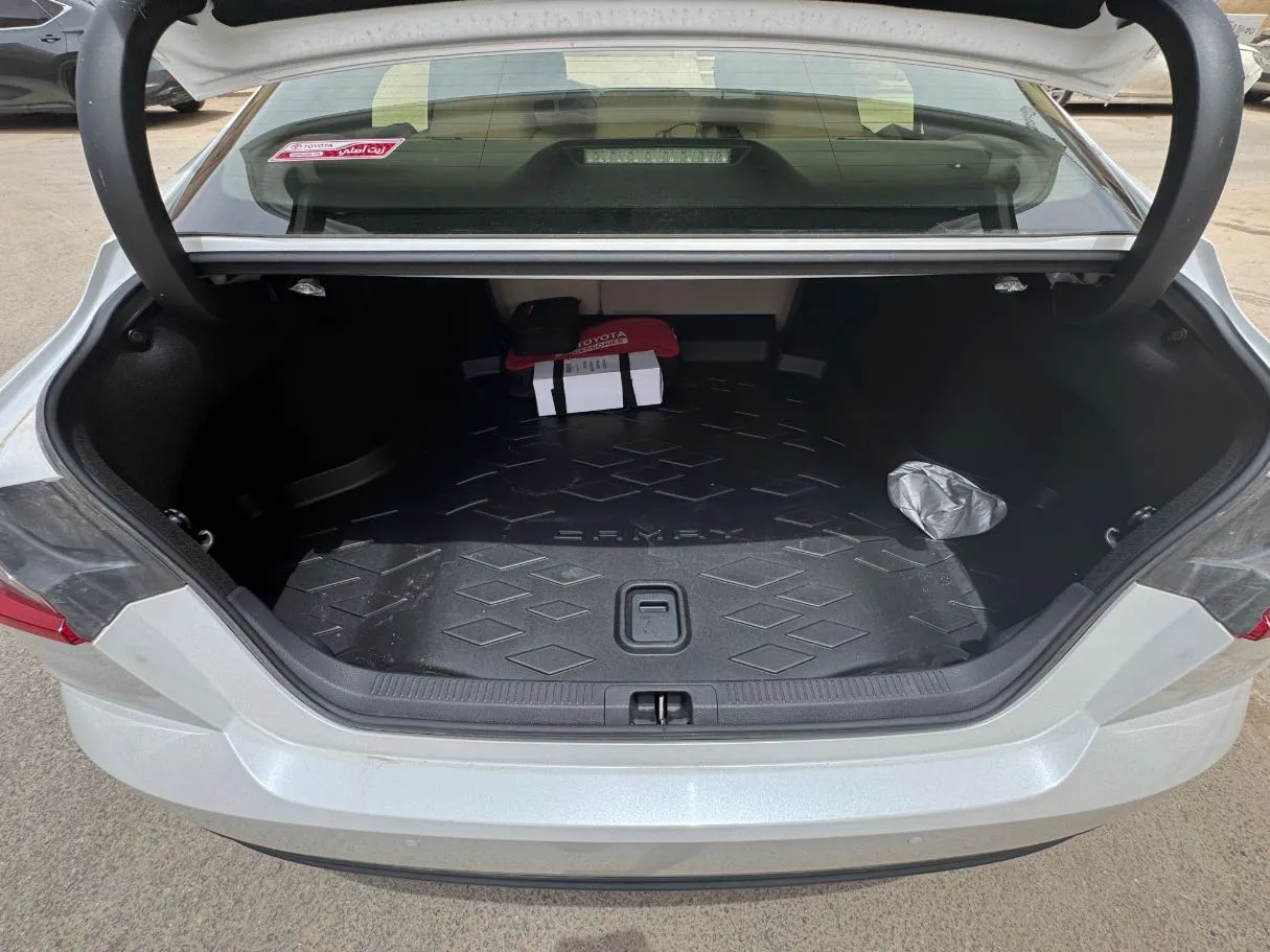 Car image 18