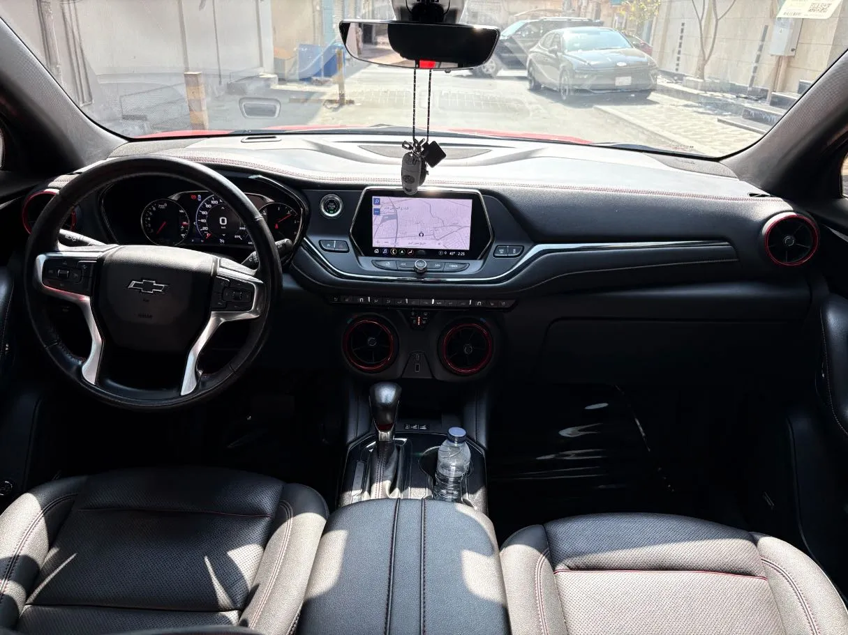 Car image 18