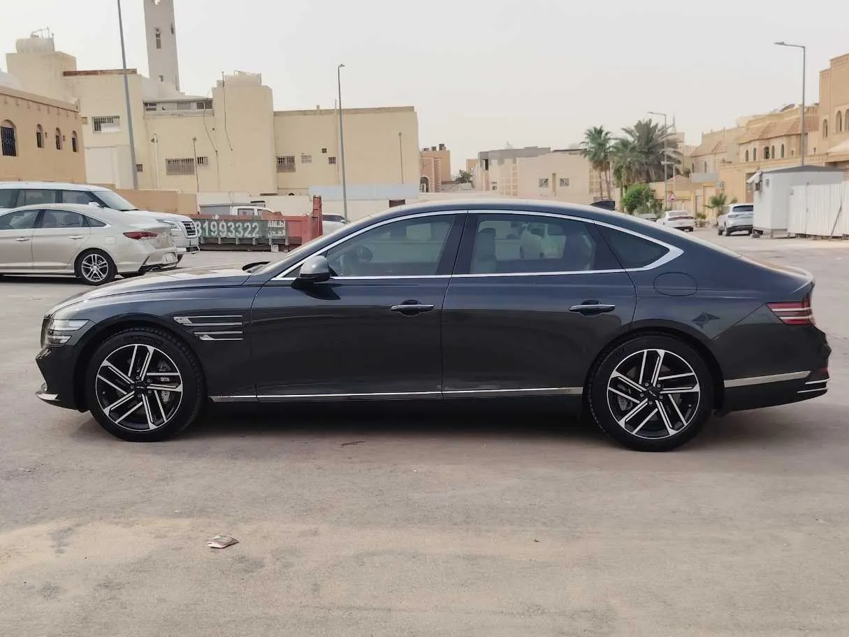 Car image 8