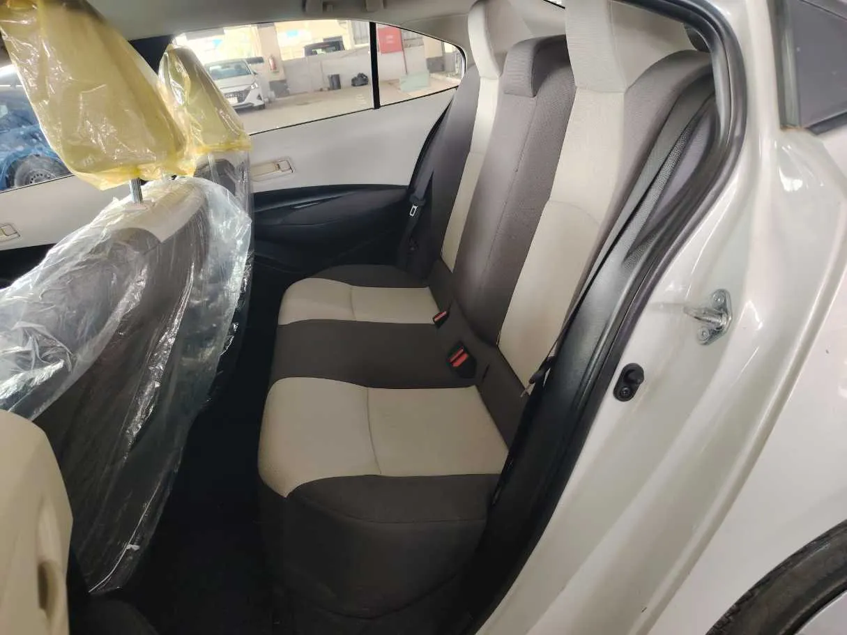 Car image 18