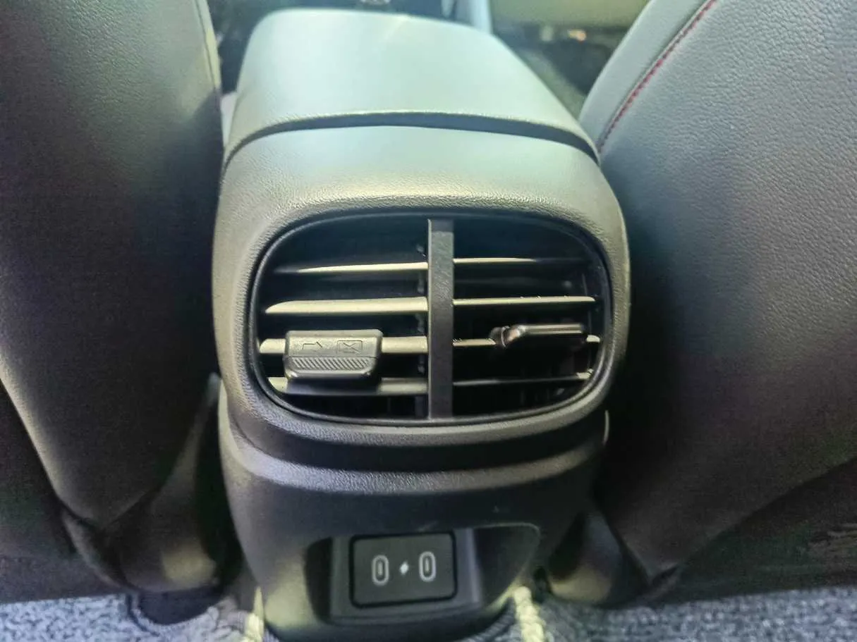 Car image 35