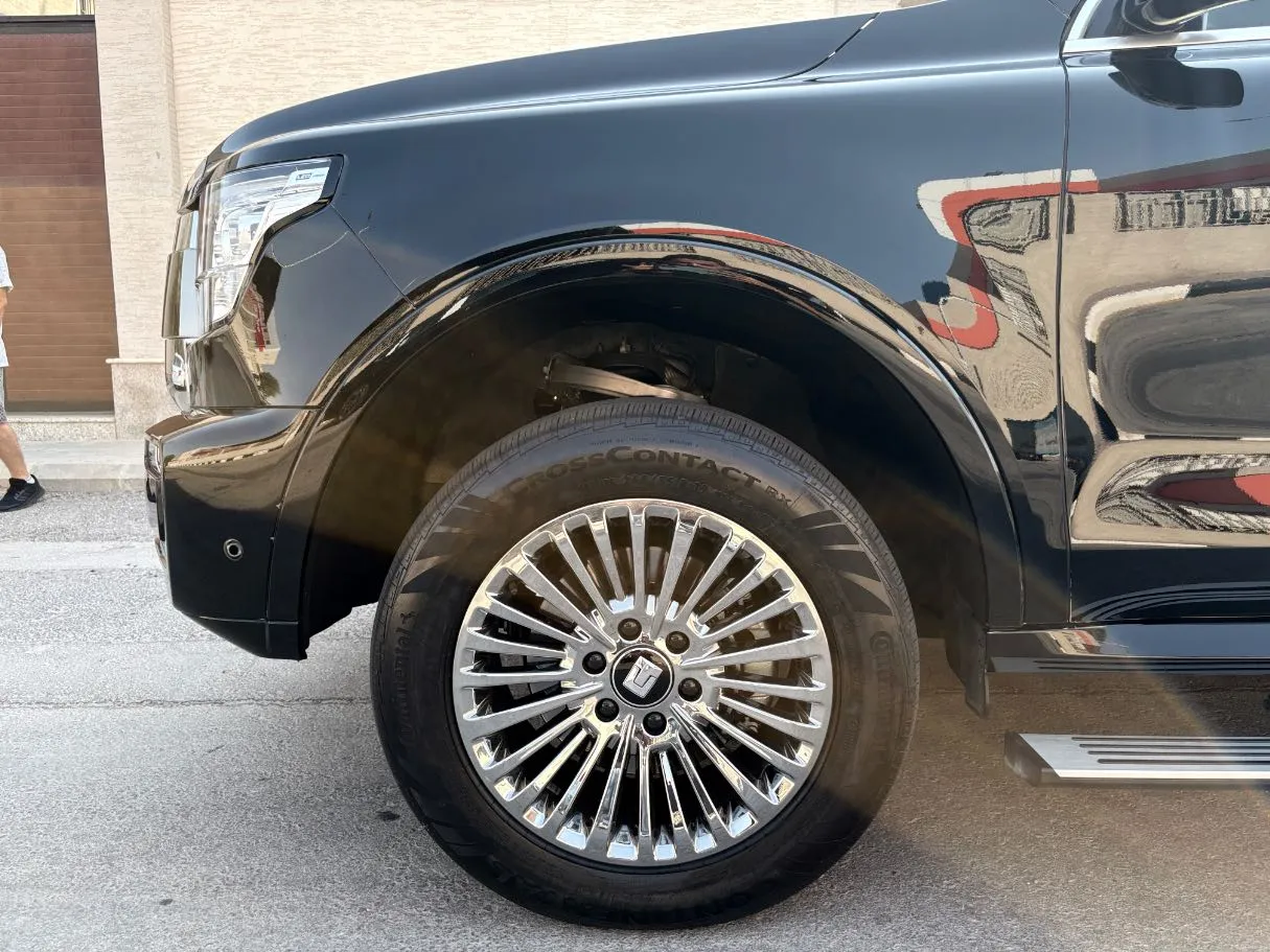 Car image 9