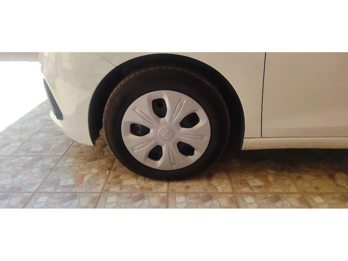 Car image 10