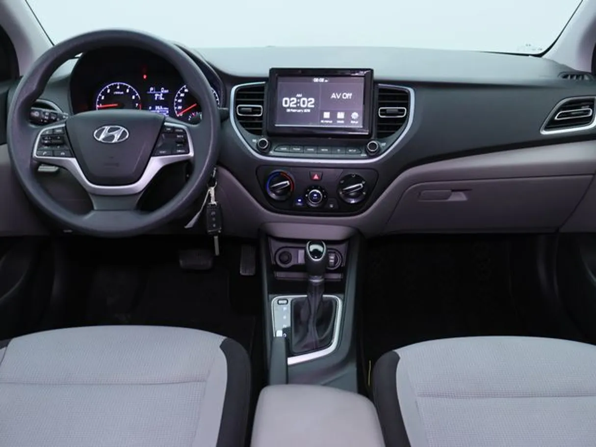 Car image 14