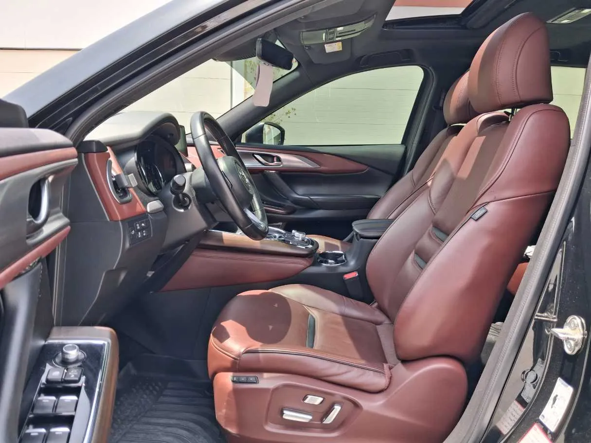 Car image 12