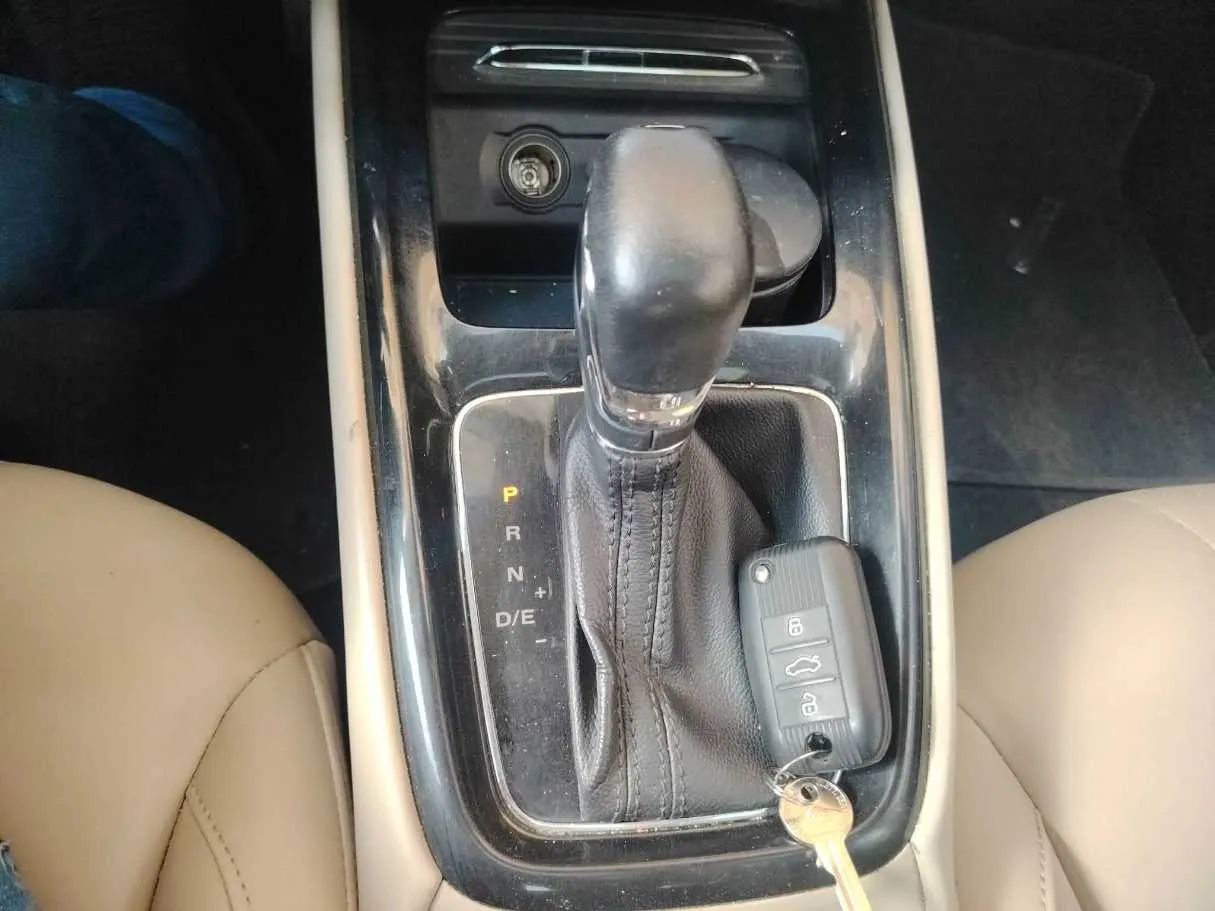 Car image 26