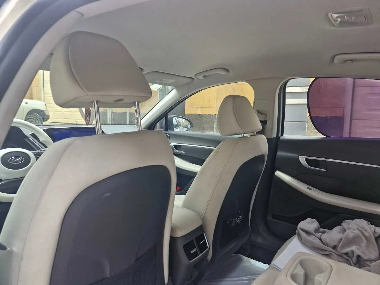 Car image 13