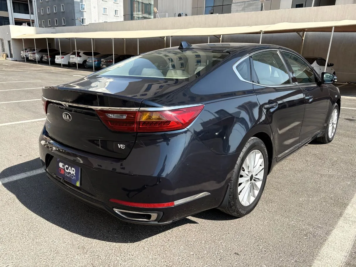 Car image 5