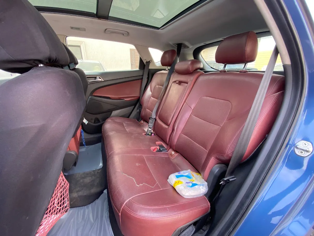 Car image 14