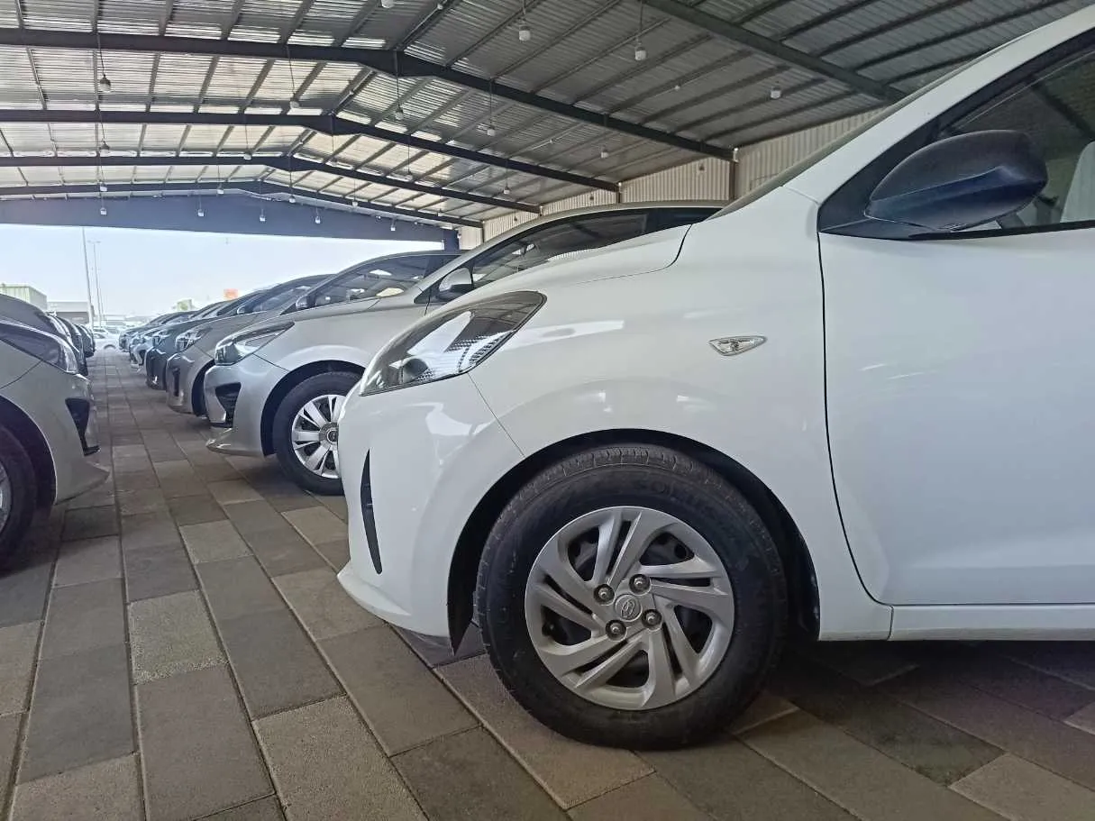 Car image 8