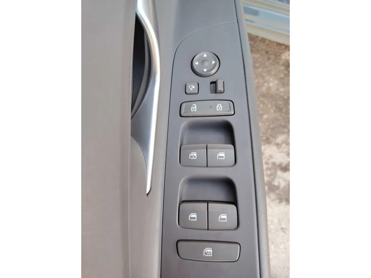Car image 28