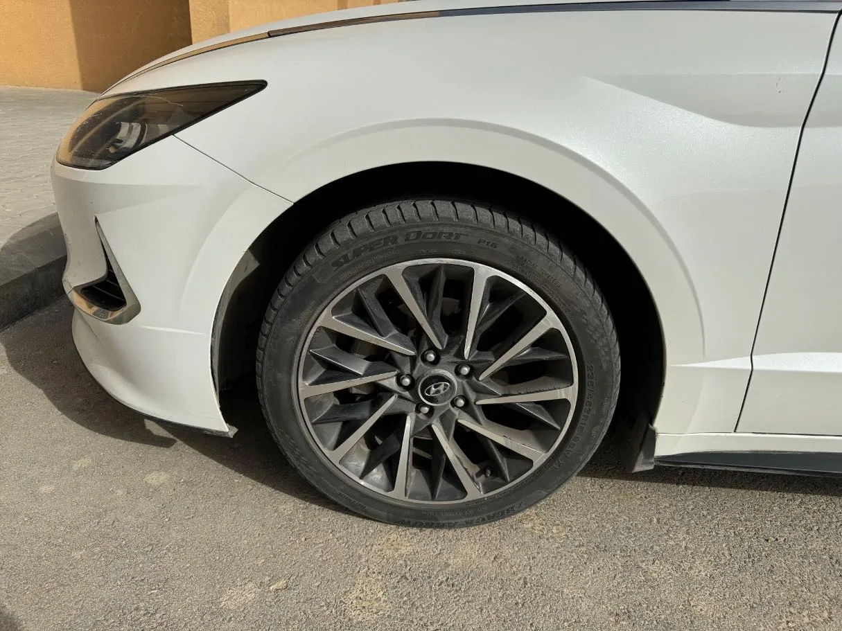 Car image 8