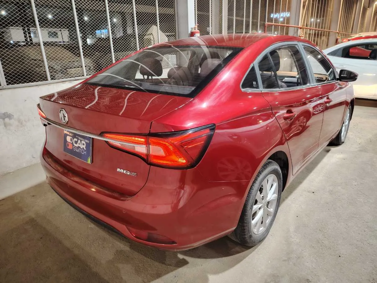 Car image 5