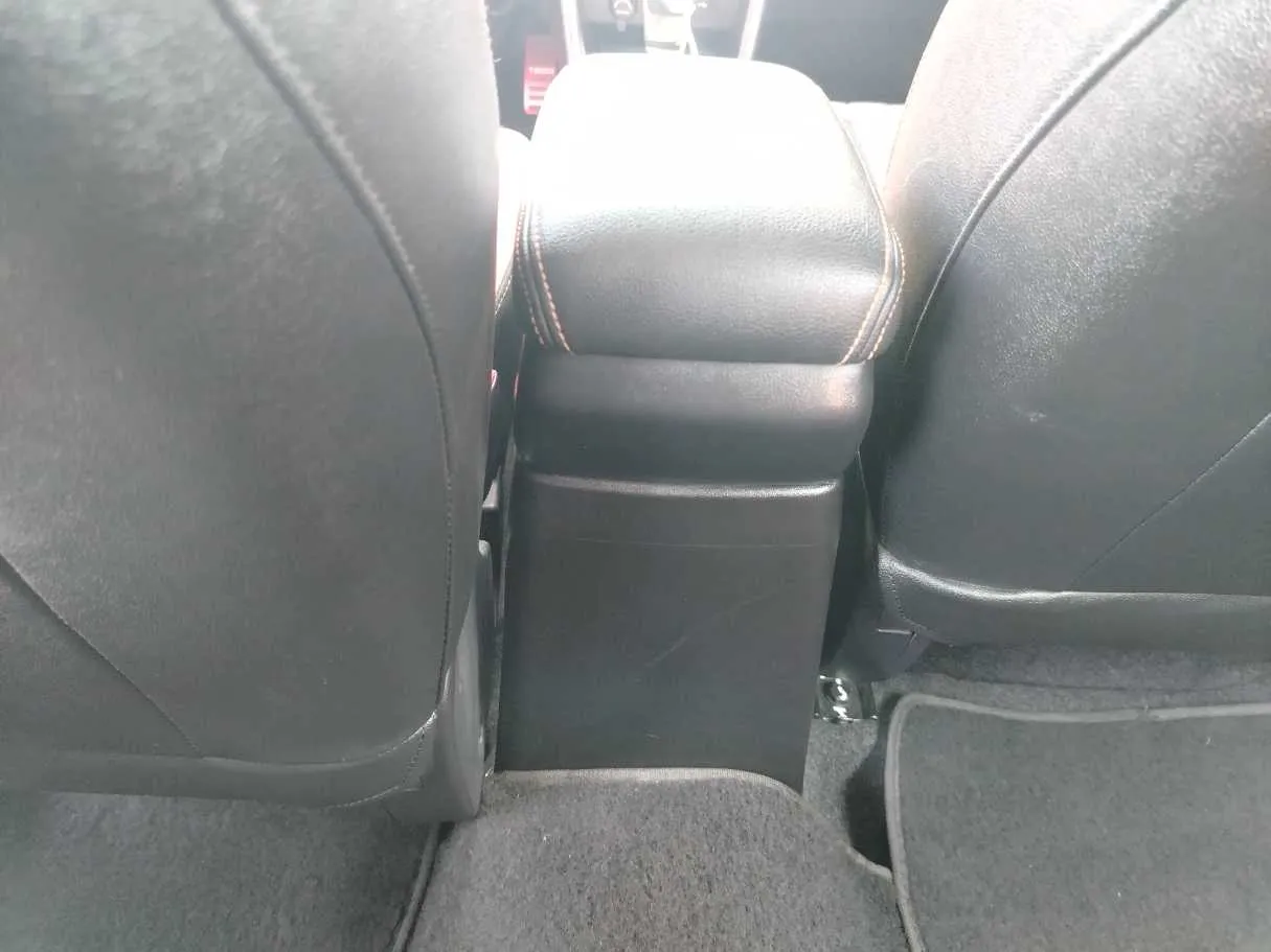 Car image 32